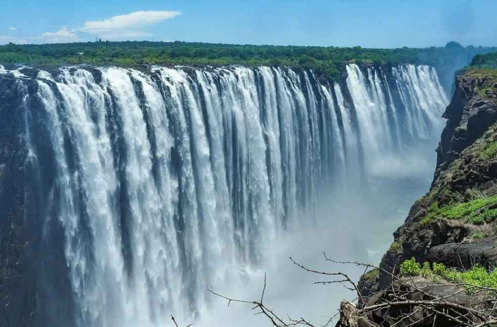 Must see 6 natural wonders _ Victoria Waterfalls