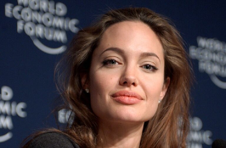 Angelina Jolie Steps Down from UN