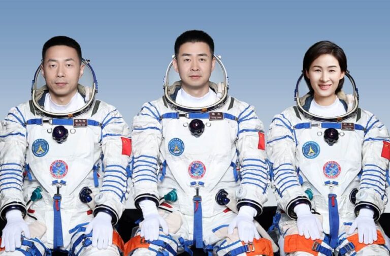 Chinese Astronauts Returns