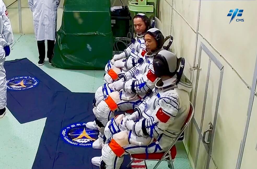 Chinese Astronauts Returns _ Image