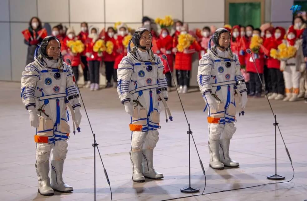 Chinese Astronauts Returns _ Image