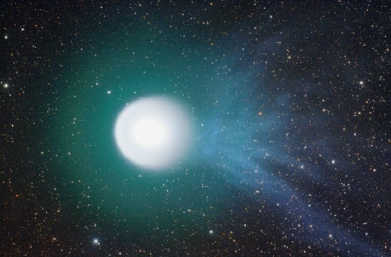 Green Comet Visible Near Earth