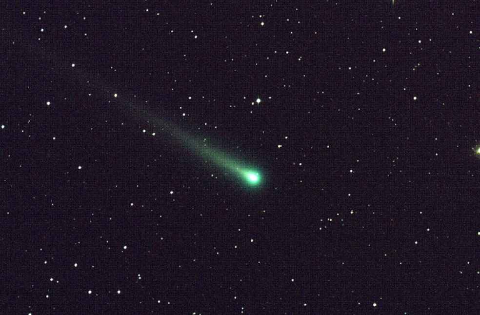 Green Comet Visible Near Earth _ Image