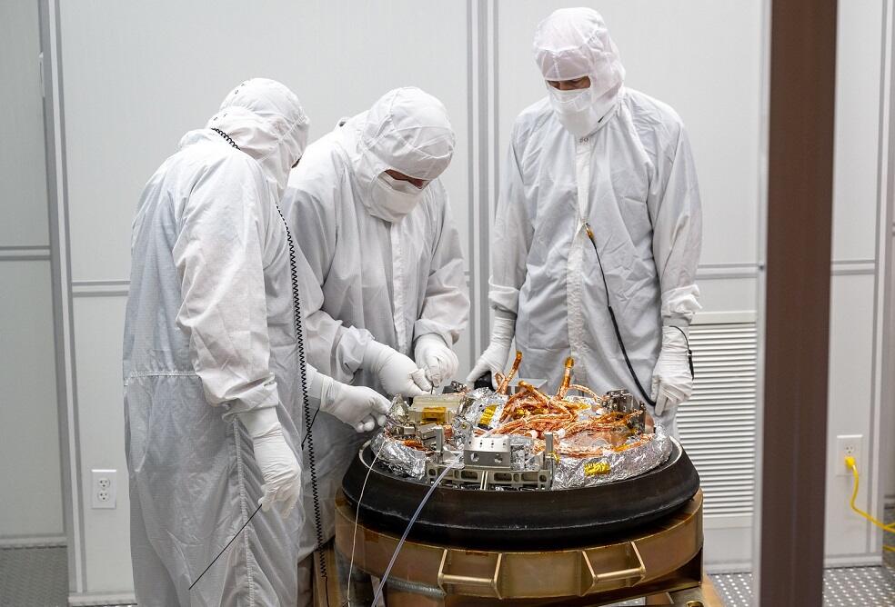 NASA capsule with asteroid samples