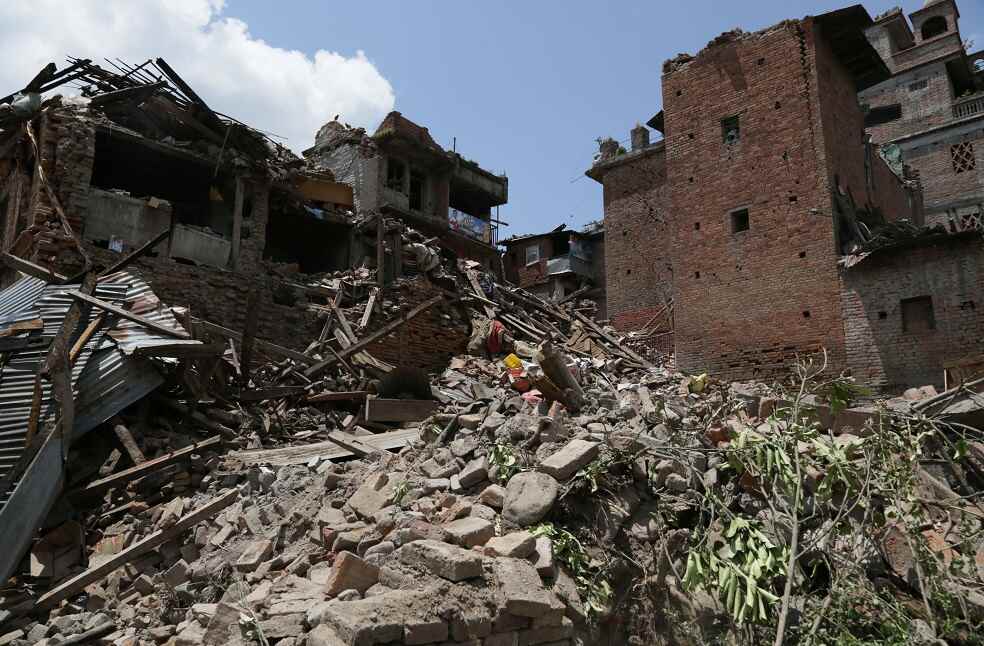 5.6 magnitude earthquake kills hundreds