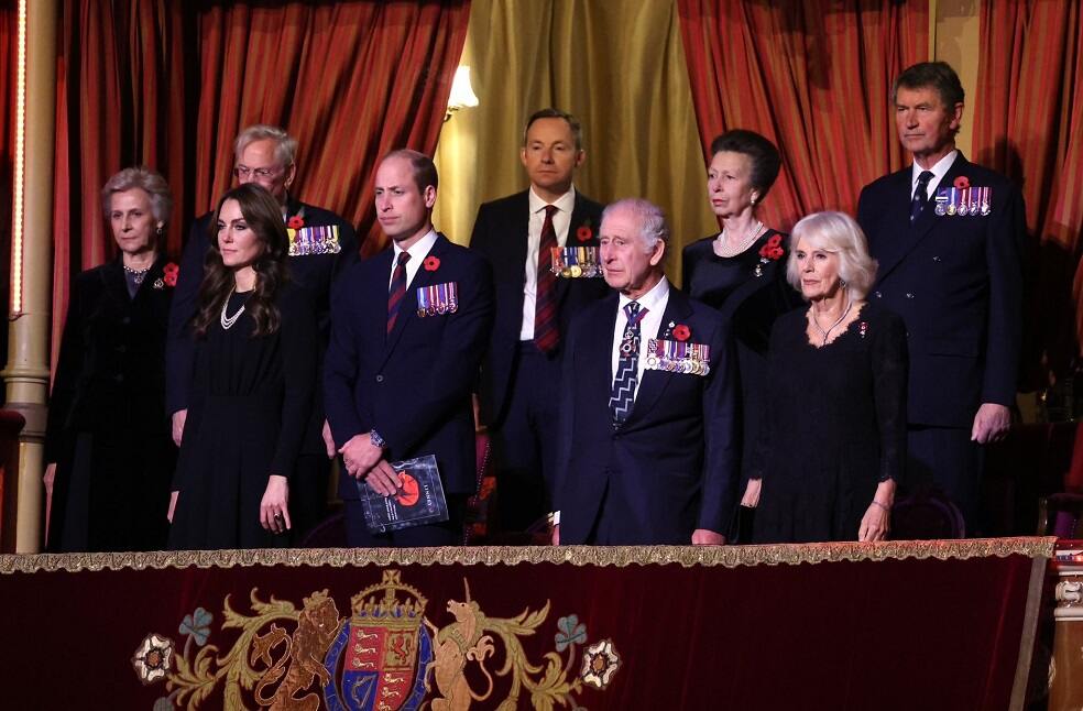 Charles unveils statues of Elizabeth II & Prince Philip