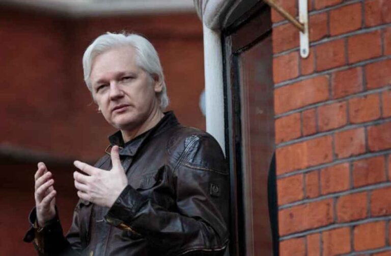 Australian MPs urge US and UK FOR Julian Assange's return_ Julian Assange