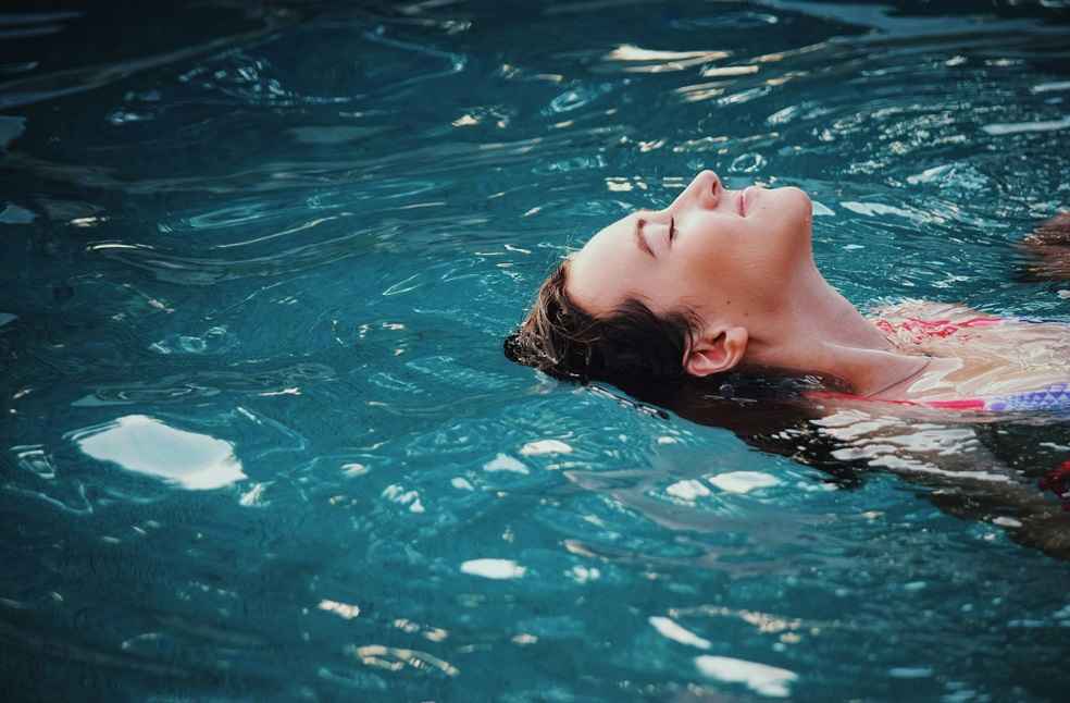 woman doing swimming.