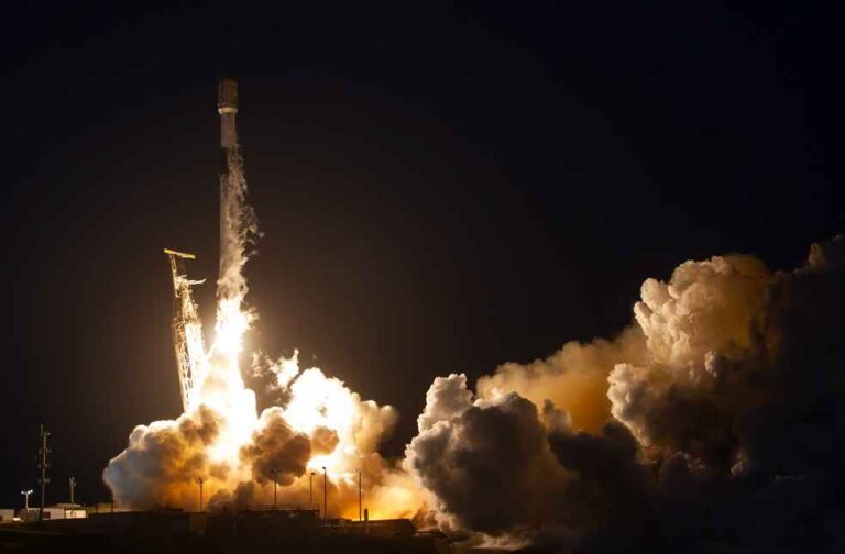 Falcon 9 Launches Starlink Satellites