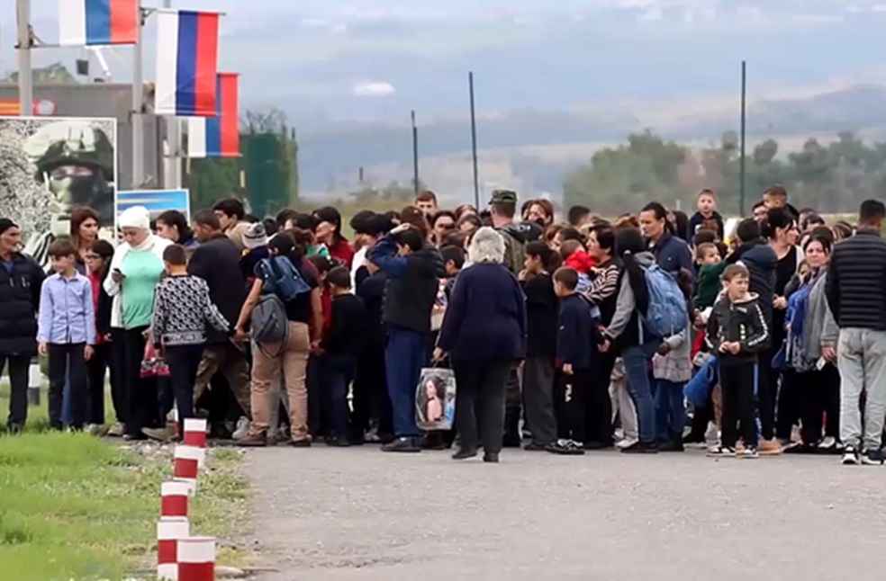 Ethnic Armenians evacuating