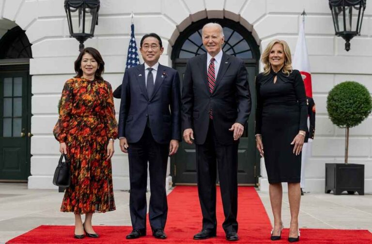 Joe Biden met Fumio Kishida