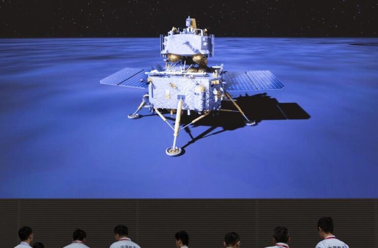Chinese probe returns with Moon samples