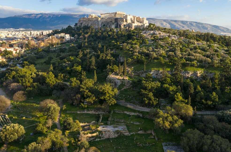 Greece closes Acropolis, schools amid heatwave