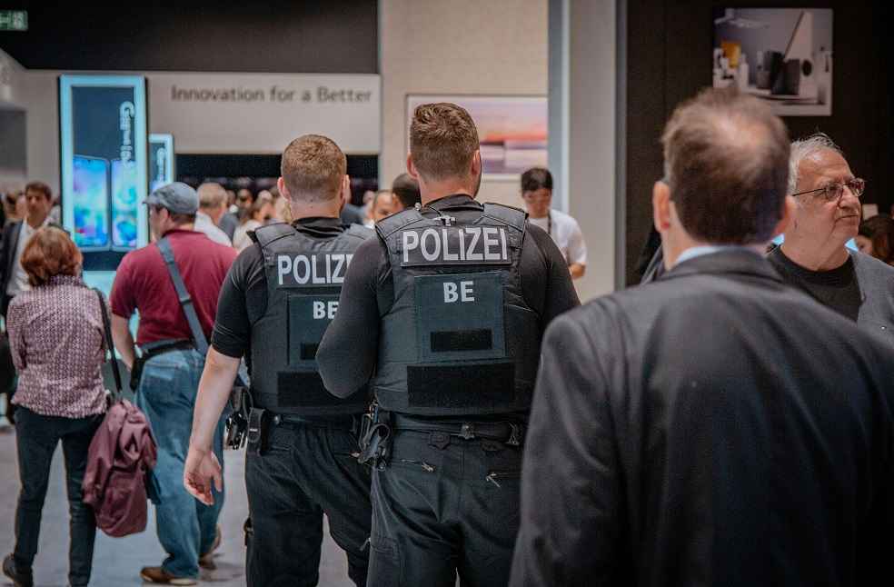 Germany enforces border controls