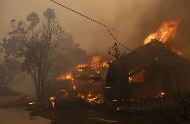 Thousands ordered to evacuate California as wildfire rages for Days_Image Via_WAM