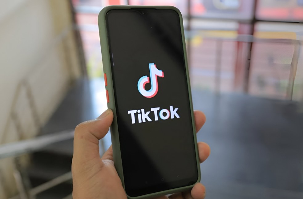 Trump seeks delay in TikTok Ban as Supreme Court considers case