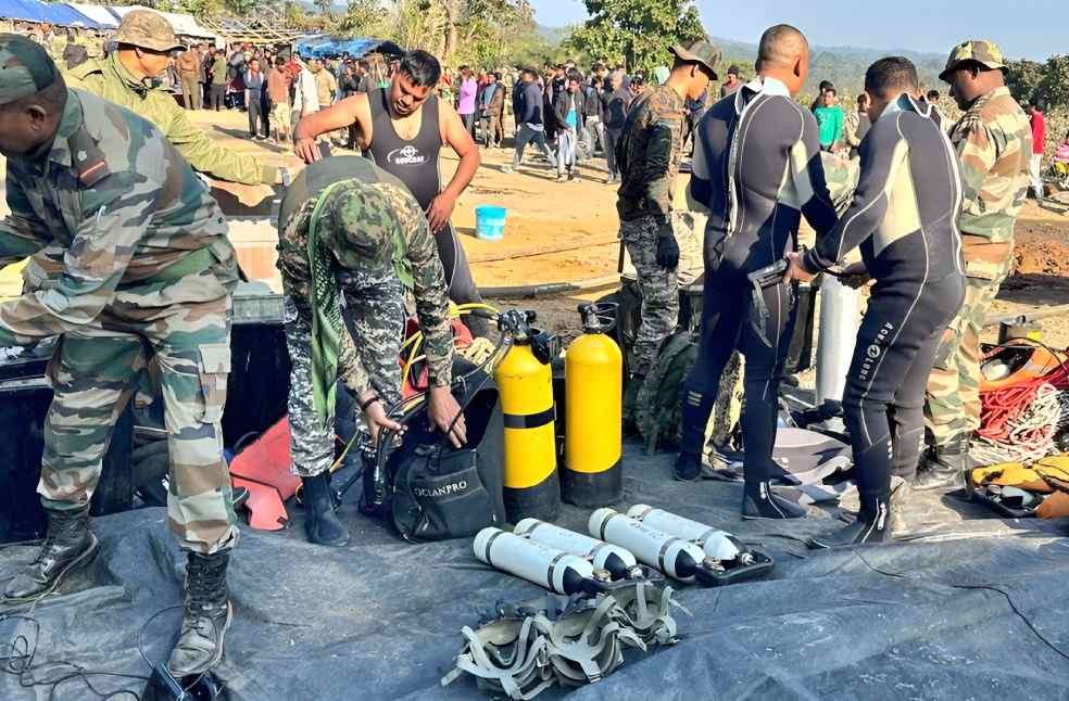 miners trapped in flooded Assam Coal Mine