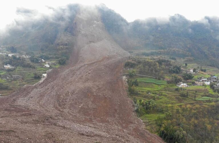 China landslide traps 30 in Sichuan_Image Via_WAM