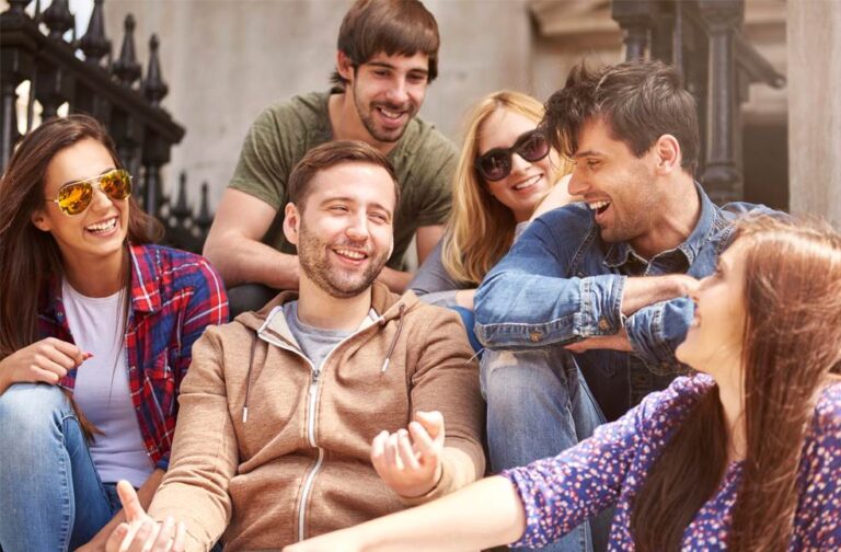 Nearly half of youth prefer life without internet_Image Via_Freepik