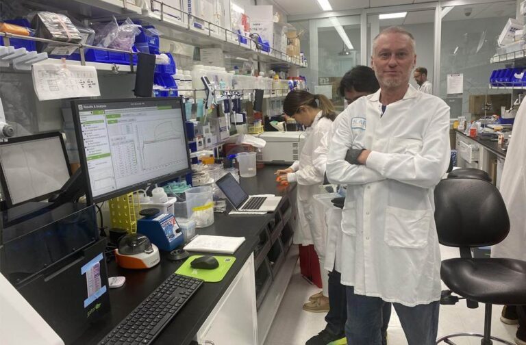 Snakebite survivor’s blood sparks universal antivenom discovery_Image Via_X_Tim Friede