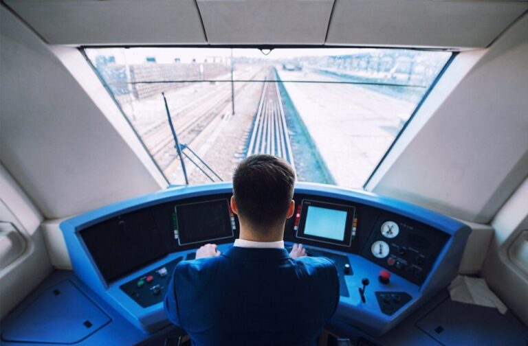 UK lowers train driver age to 18_Image Via_Freepik