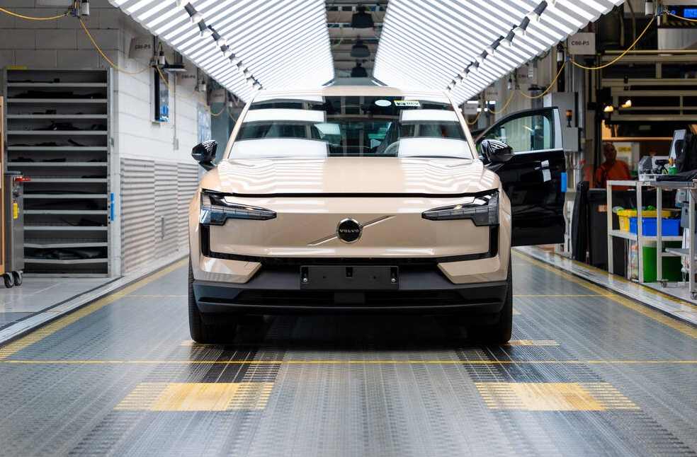 Volvo cars to cut 3,000 jobs