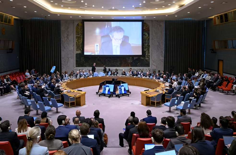 Iran launches missile barrage on Tel Aviv