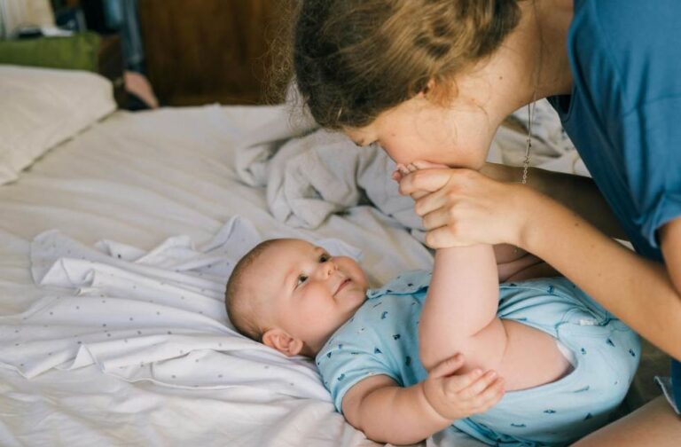 Unions warn of crisis in Netherlands’ unique postnatal care