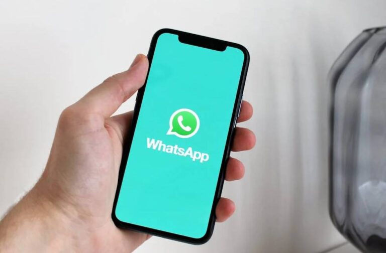 Iran WhatsApp ban warning notice