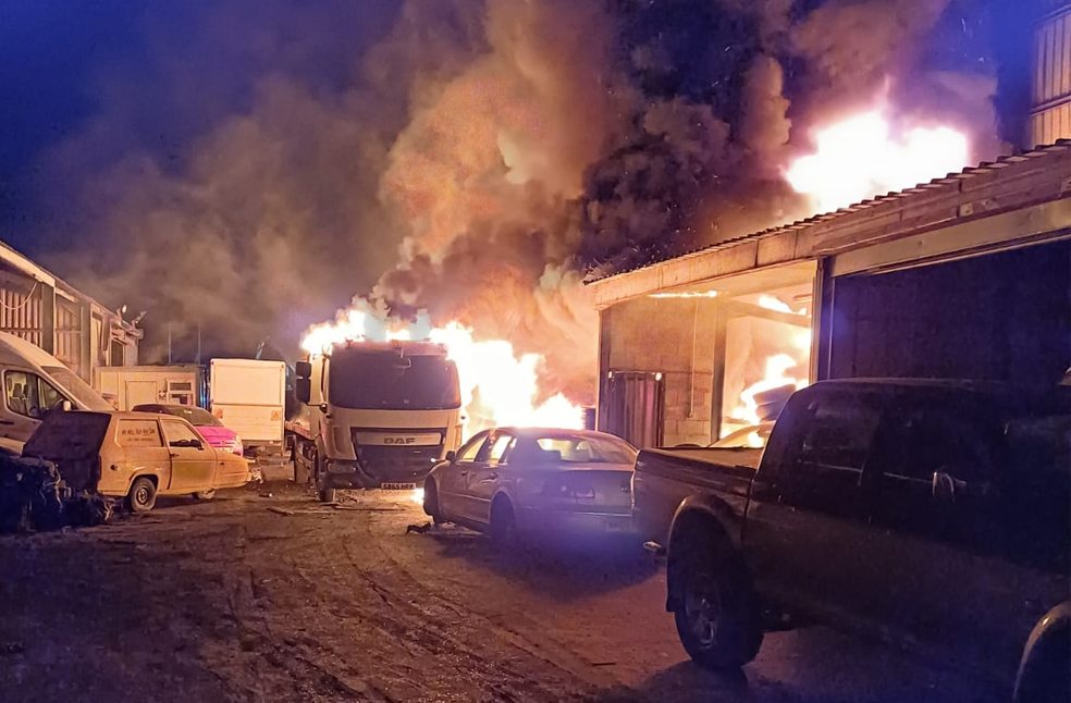 Fire breaks out at Erith warehouse_Image FROM_X_LFB