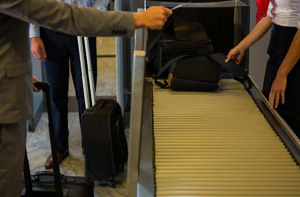 assengers at US airports lift shoe removal