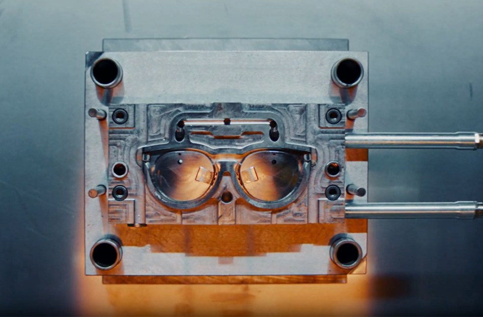 Smart glasses with autofocus lenses aim to redefine vision care_Image Via_IXI