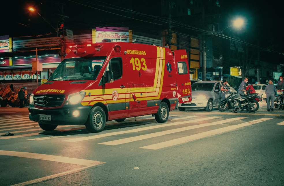 4 dead after tourist bus crashes near Niagara falls