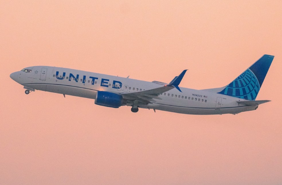 United Airlines grounds mainline flights