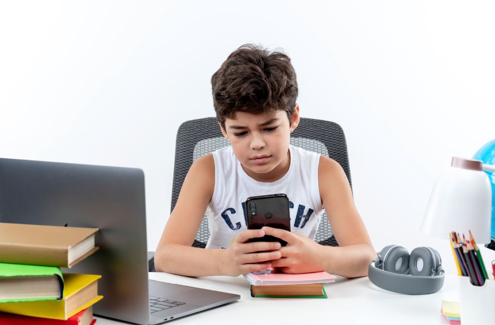 Australia prepares to enforce social media ban