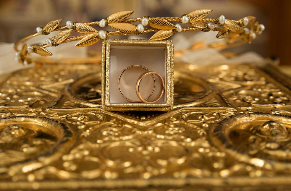 Gold hits historic high as investors seek safety