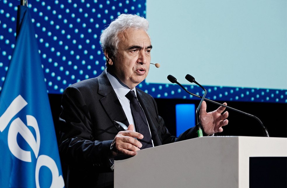 Global solar and wind energy overtakes coal-Image Via-X-Fatih