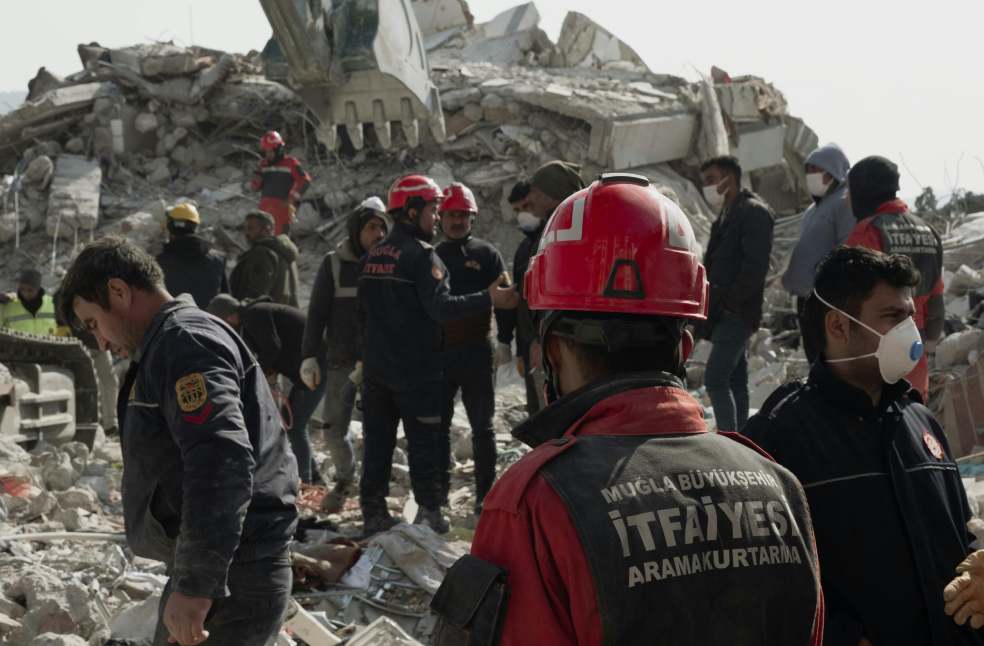 Rescuers on Ruins