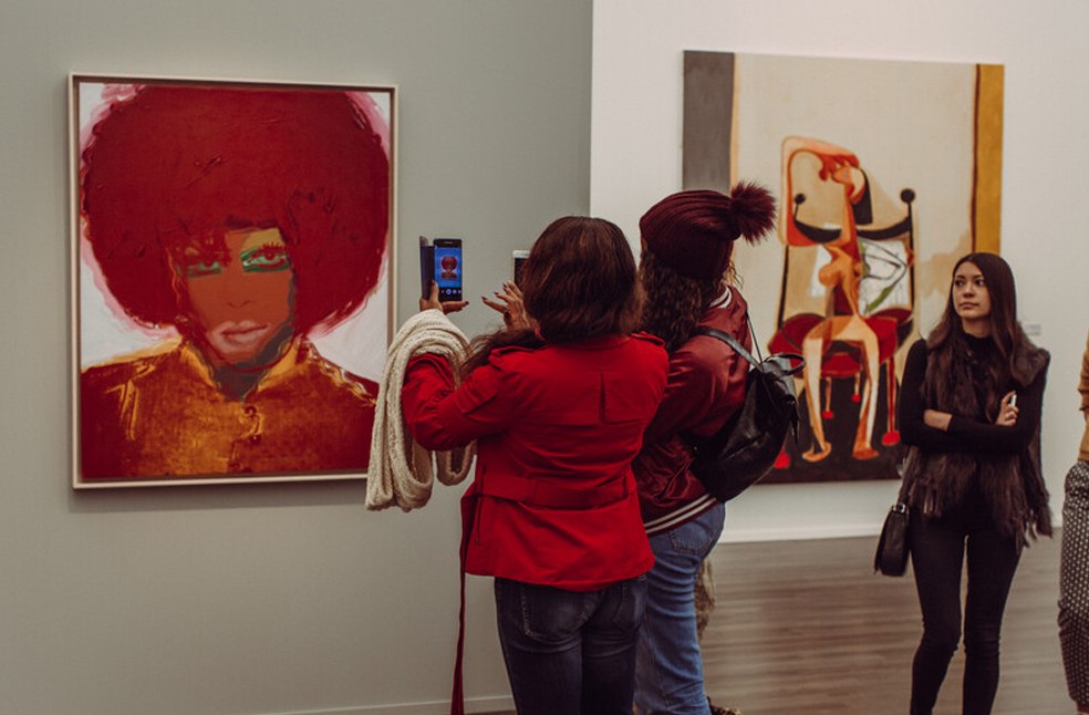 Viewing original art helps relieve stress-Image Via-X-Art Fund