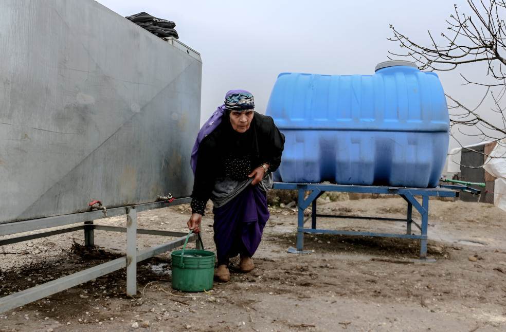 Lady collecting water during water crisis