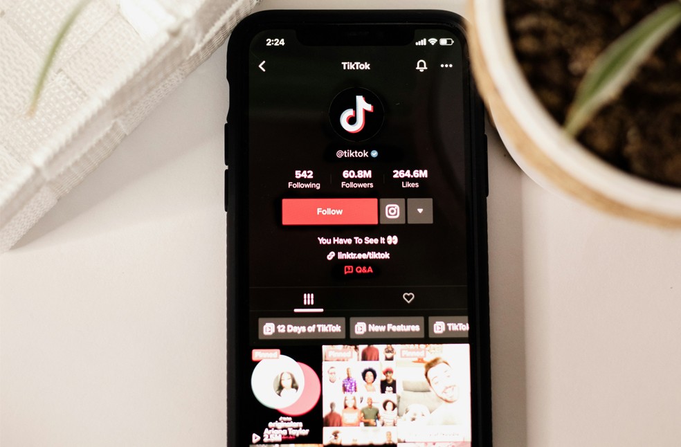 Reddit surpasses Tiktok in UK-Image Via-Unsplash