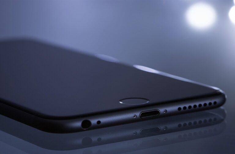 Taliban orders smartphone ban across government offices Taliban smartphone ban-Image Via-Pixabay