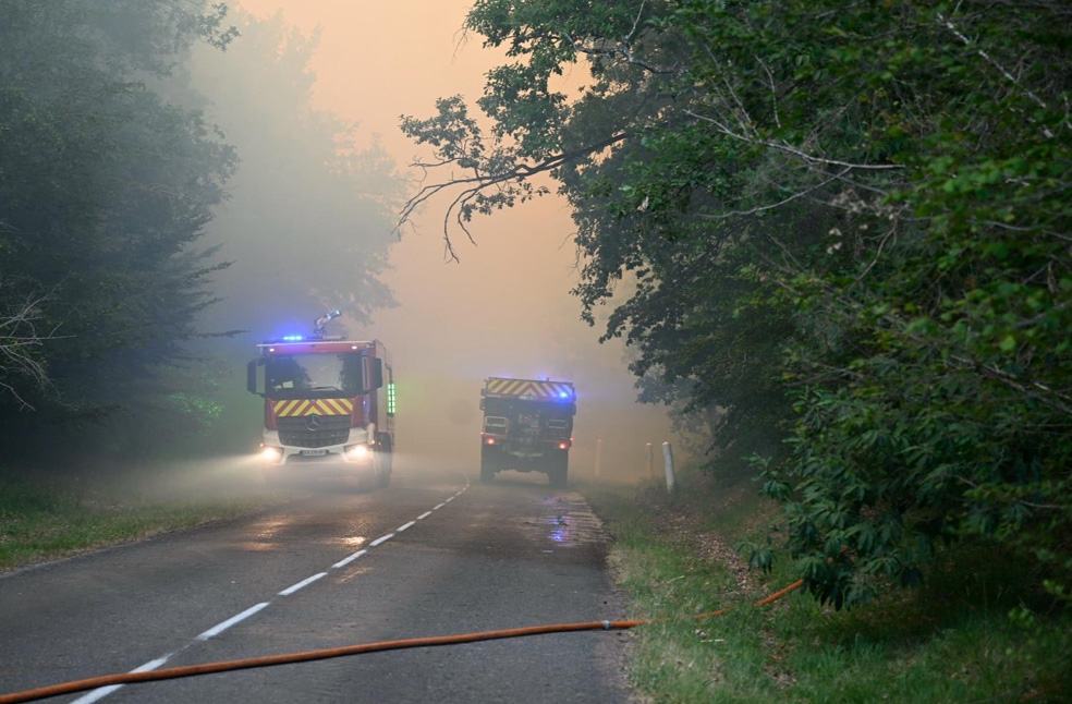 Paris forest wildfire-Image from-X-Sapeurs-Pompiers 77