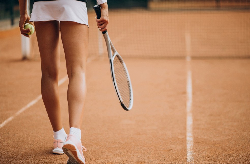 Female tennis player at the tennis court