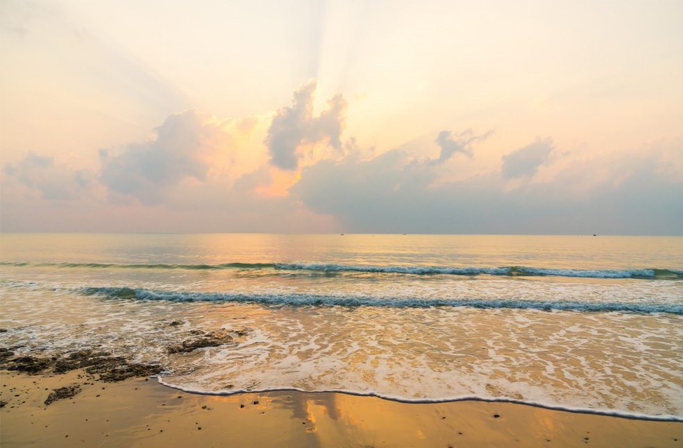 warm ocean day view