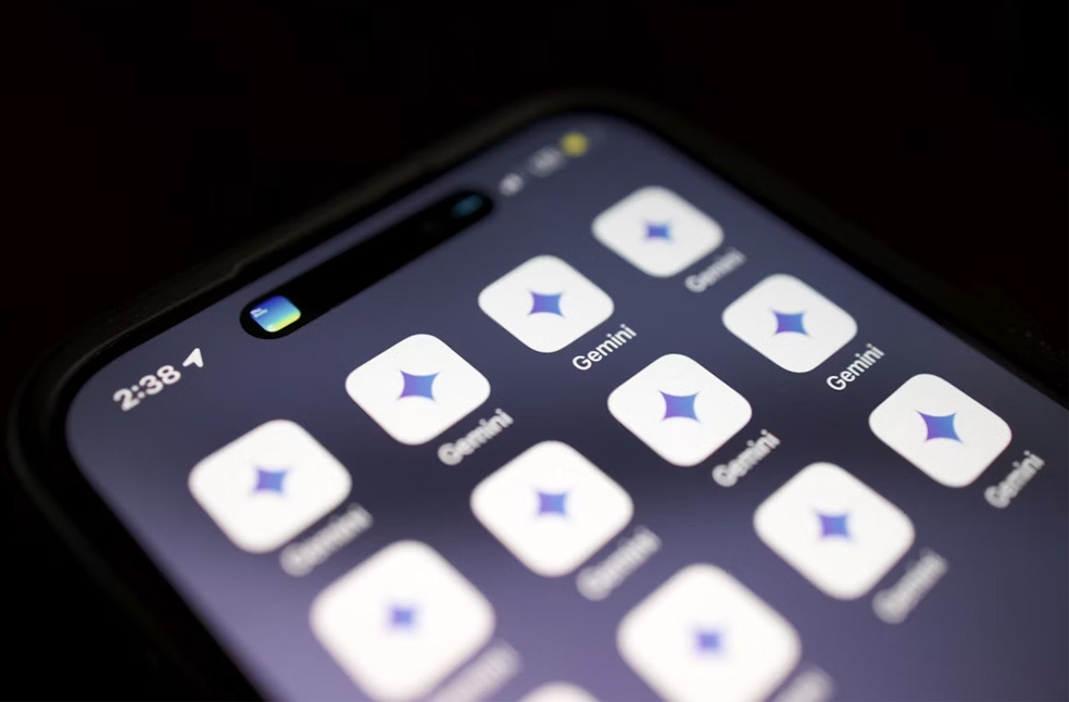 Gemini apps on a phone