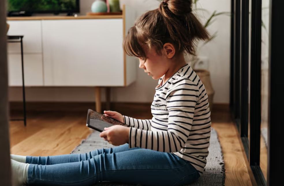 Child using smart phone