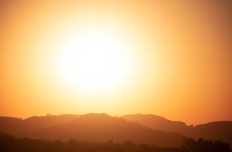 Super El Niño could cause more than 450,000 heat deaths worldwide Intense Sun Rising over Hills During Super El Niño Heatwave