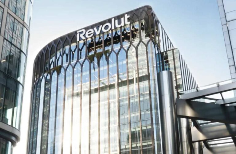 Revolut faces service outage as customers report payment issues Revolut faces service outage