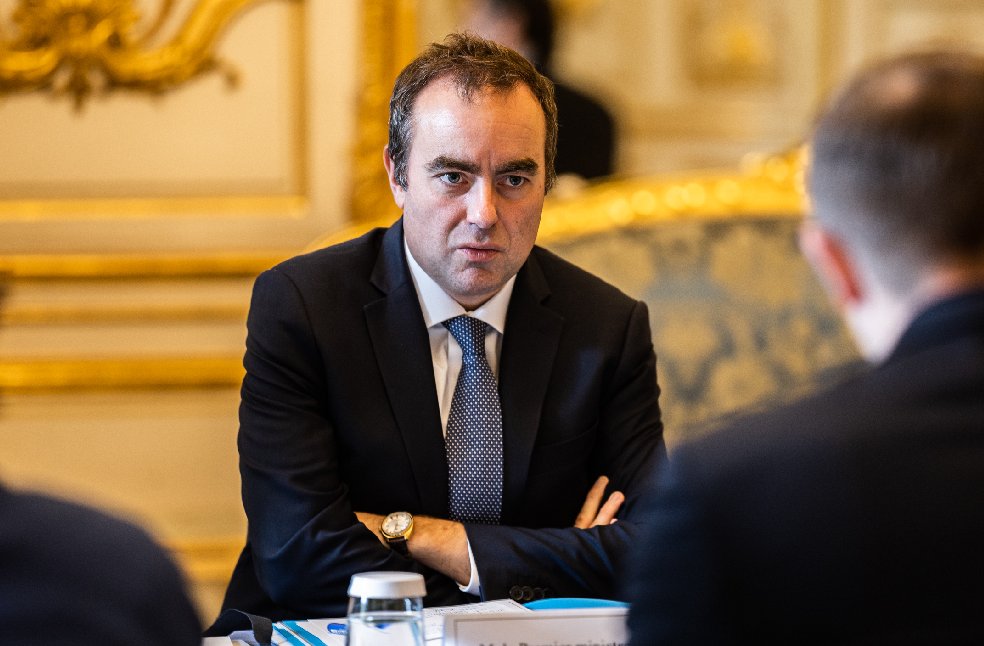 Sébastien Lecornu France protests